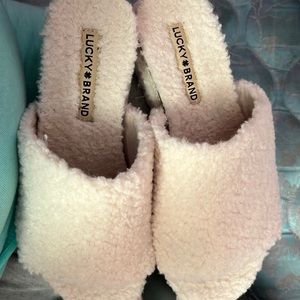 Lucky Brand slides
